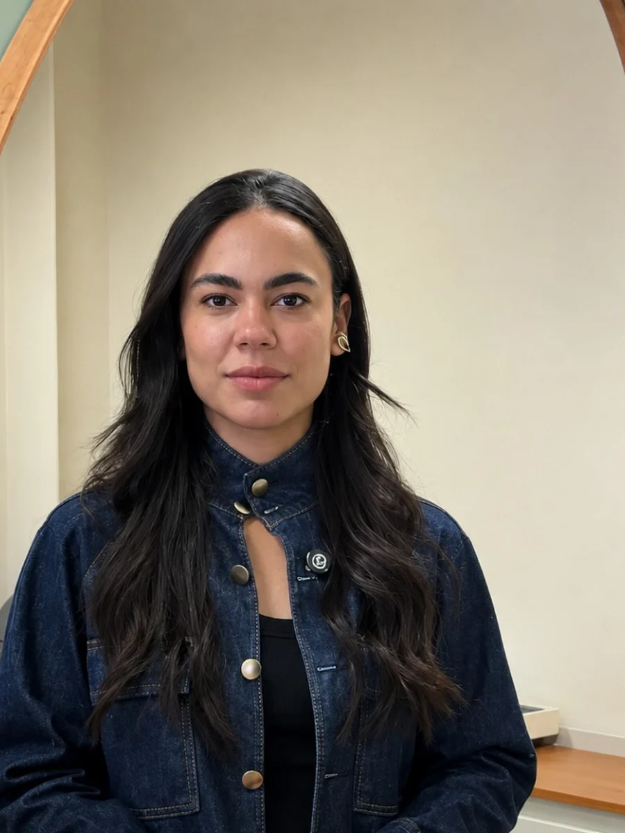 Retrato da Dra. Lorena Oliveira, biomédica esteta em Uberlândia